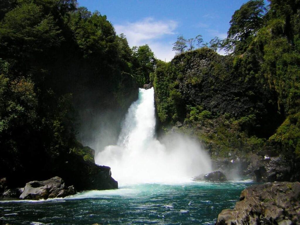 Huilo-Huilo, Pucón y Valdivia